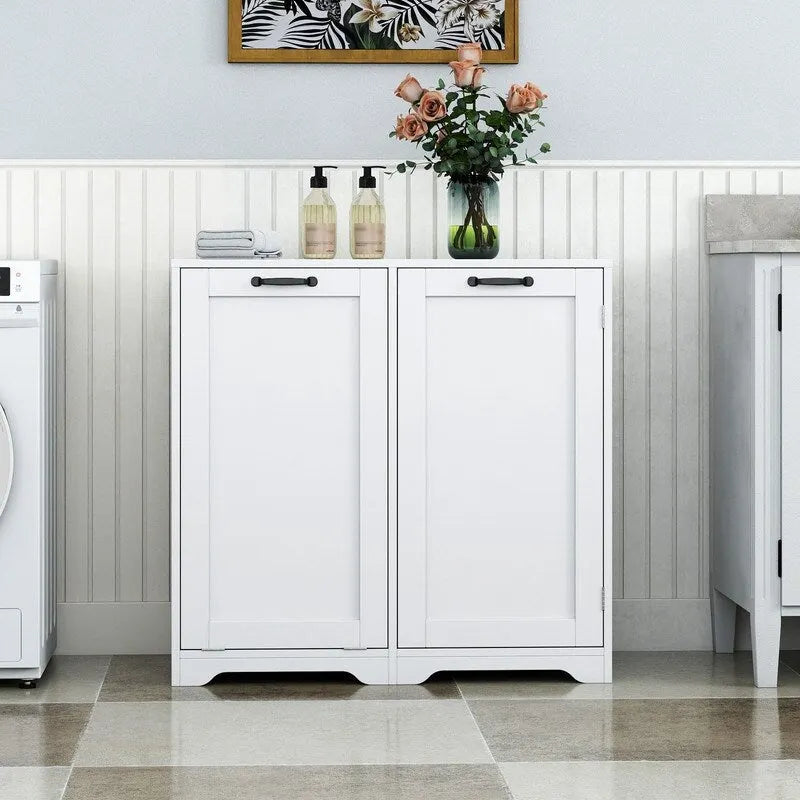 Vrijstaande badkamerkast met kantelbare wasmand en verstelbare planken