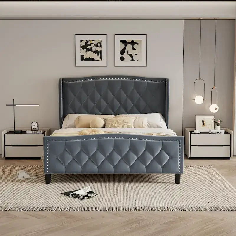 Tweepersoons bed met fluwelen bekleding, gewatteerd hoofdbord met zijpanelen en houten lattenbodem