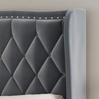Tweepersoons bed met fluwelen bekleding, gewatteerd hoofdbord met zijpanelen en houten lattenbodem