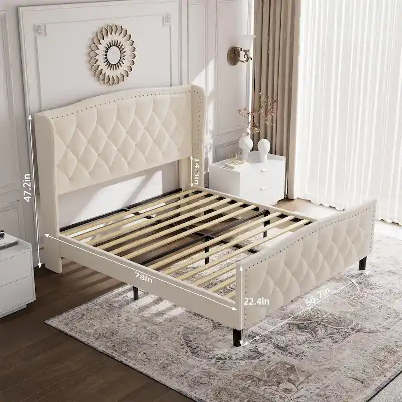 Tweepersoons bed met fluwelen bekleding, gewatteerd hoofdbord met zijpanelen en houten lattenbodem