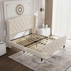 Tweepersoons bed met fluwelen bekleding, gewatteerd hoofdbord met zijpanelen en houten lattenbodem