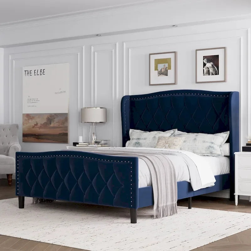 Tweepersoons bed met fluwelen bekleding, gewatteerd hoofdbord met zijpanelen en houten lattenbodem