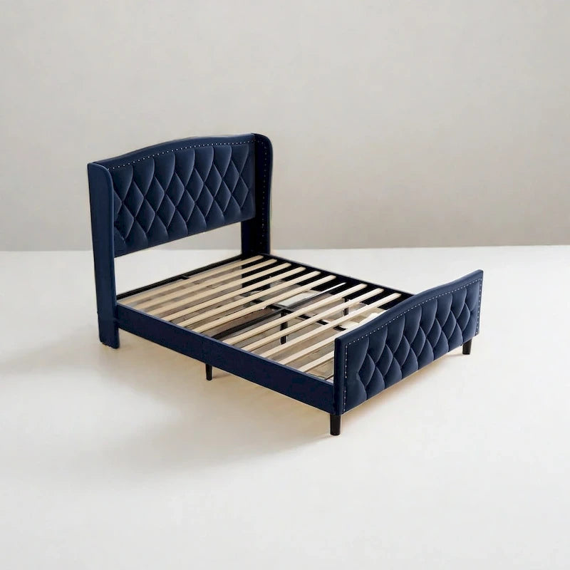 Tweepersoons bed met fluwelen bekleding, gewatteerd hoofdbord met zijpanelen en houten lattenbodem