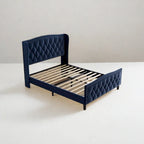 Tweepersoons bed met fluwelen bekleding, gewatteerd hoofdbord met zijpanelen en houten lattenbodem