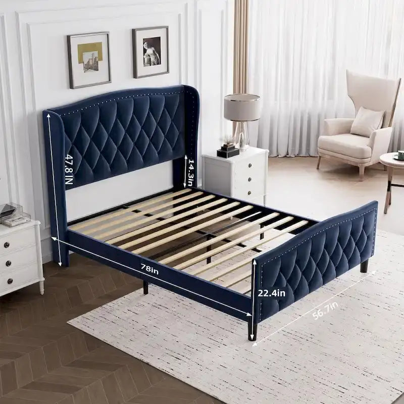 Tweepersoons bed met fluwelen bekleding, gewatteerd hoofdbord met zijpanelen en houten lattenbodem