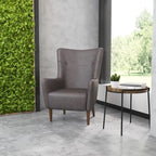 Gestoffeerde oorfauteuil met houten frame en poten