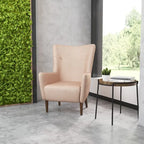 Gestoffeerde oorfauteuil met houten frame en poten