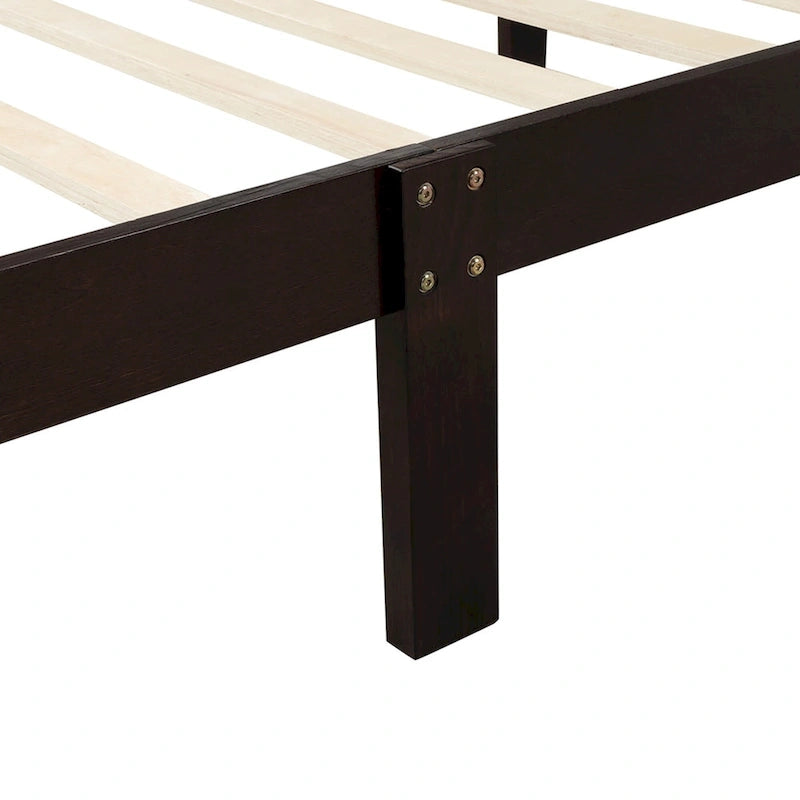 Tweepersoons houten platformbed met hoofdbord en voetbord