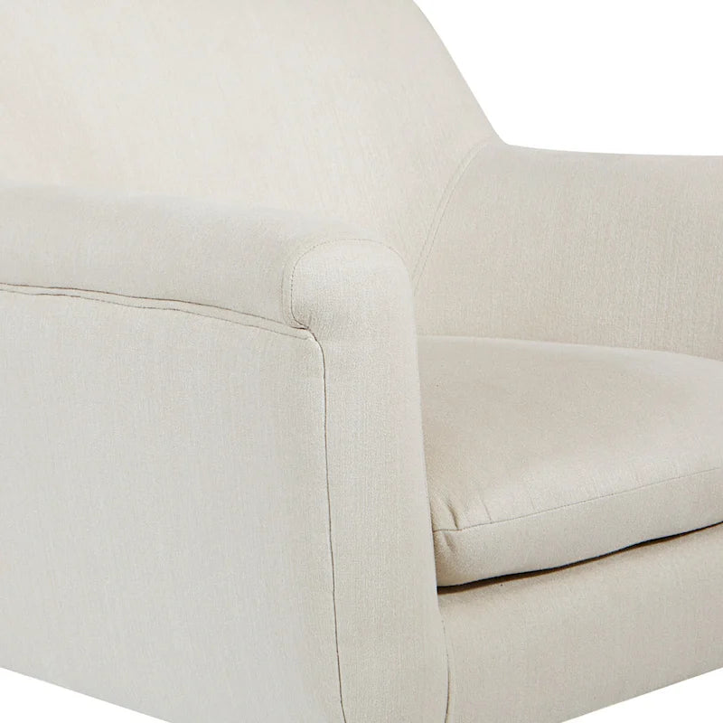 Fauteuil met rolarmen en houten poten