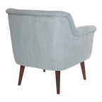 Fauteuil met rolarmen en houten poten