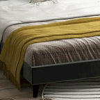 Gestoffeerd bedframe met hoofdbord met vleugels, tweepersoonsformaat
