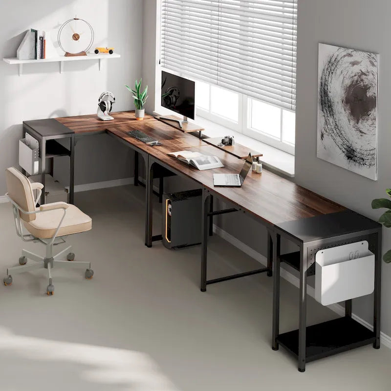 L-vormig computerbureau met monitorstandaard en opbergplank