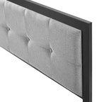 Lichtgrijze stoffen kingsize metalen hoofdbord met knoopbekleding