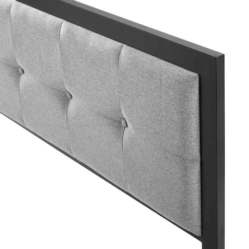 Lichtgrijze stoffen kingsize metalen hoofdbord met knoopbekleding
