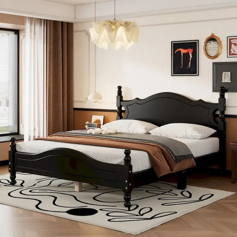 Houten bedframe in retrostijl met hoofdeinde