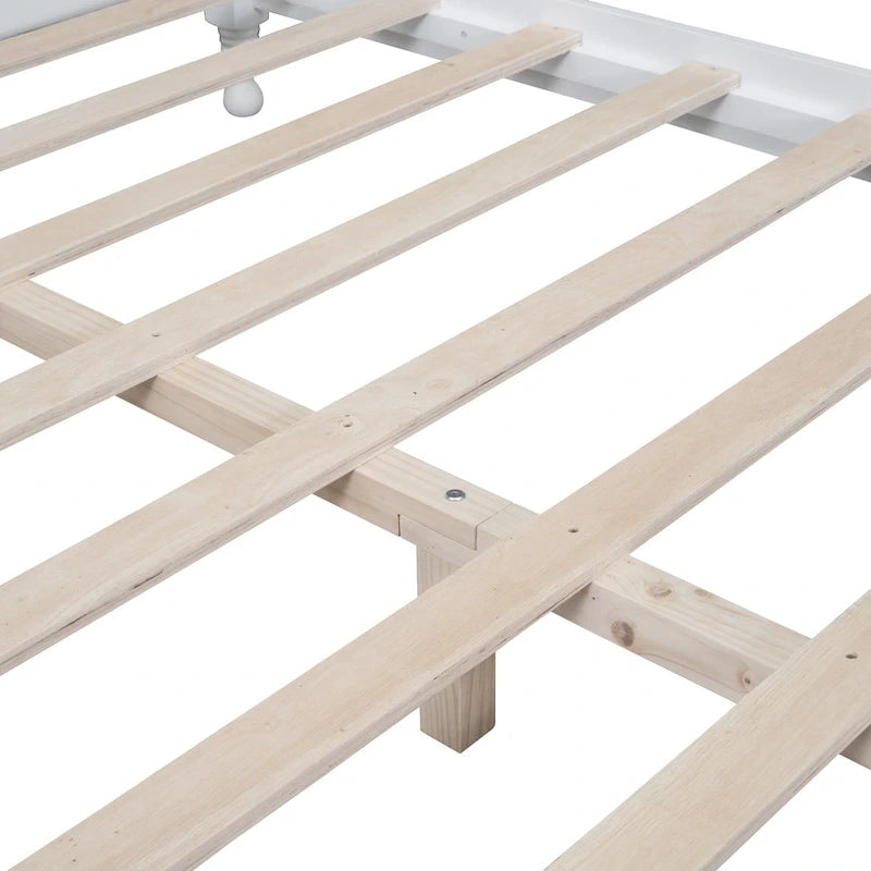 Houten bedframe in retrostijl met hoofdeinde